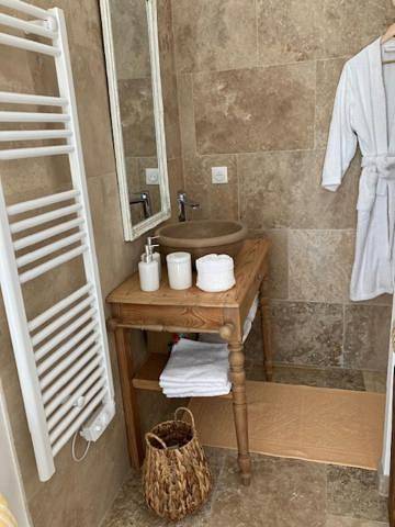 Gîte pour 2 personnes, avec piscine et jardin ainsi que terrasse et vue à Cabrières-d'Aigues - 2