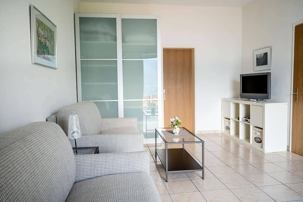 Ganze Wohnung, Erleben Sie Palmen, Pool und Panorama: Casa Belsito, Orselina, am Lago Maggiore in Orselina, Tessiner Alpen