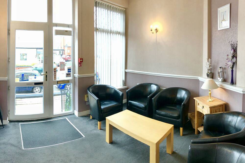 Entire apartment, Studio for 2 (ground floor) in fashionable North Shore in Blackpool Pleasure Beach, North West England
