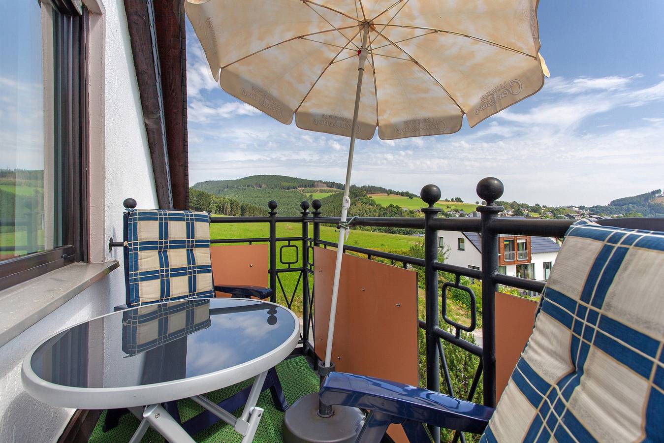 Ganze Wohnung, Ferienwohnung 'Appartment 1' mit Bergblick, Balkon und Wi-Fi in Willingen, die Mittelgebirge