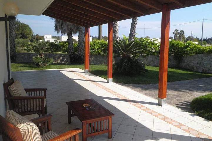 Villa for 10 people, with terrace and garden - 1