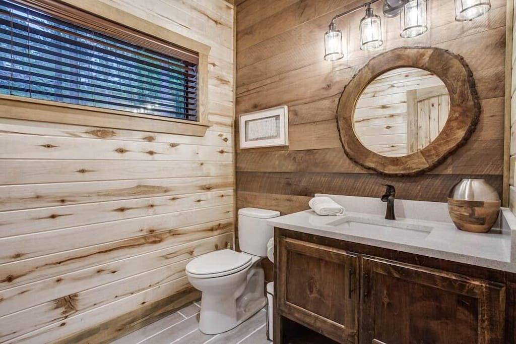 \"Rustic Hollow Cabin\" Modern Luxury w. Hot Tub Creekside in Broken Bow, Broken Bow Lake