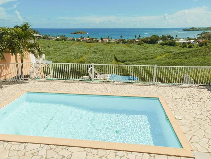 Villa pour 6 personnes, avec vue ainsi que terrasse et piscine