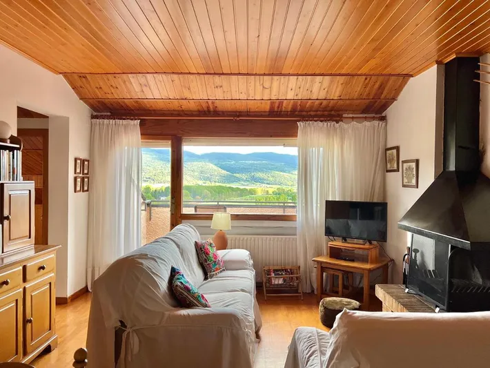 Ferienwohnung für 8 Personen, mit Ausblick und Garten sowie Pool und Balkon - 1