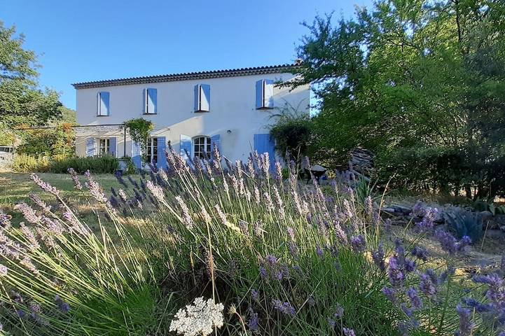 Location de vacances pour 6 personnes, avec Terrasse et Jardin à Mazaugues