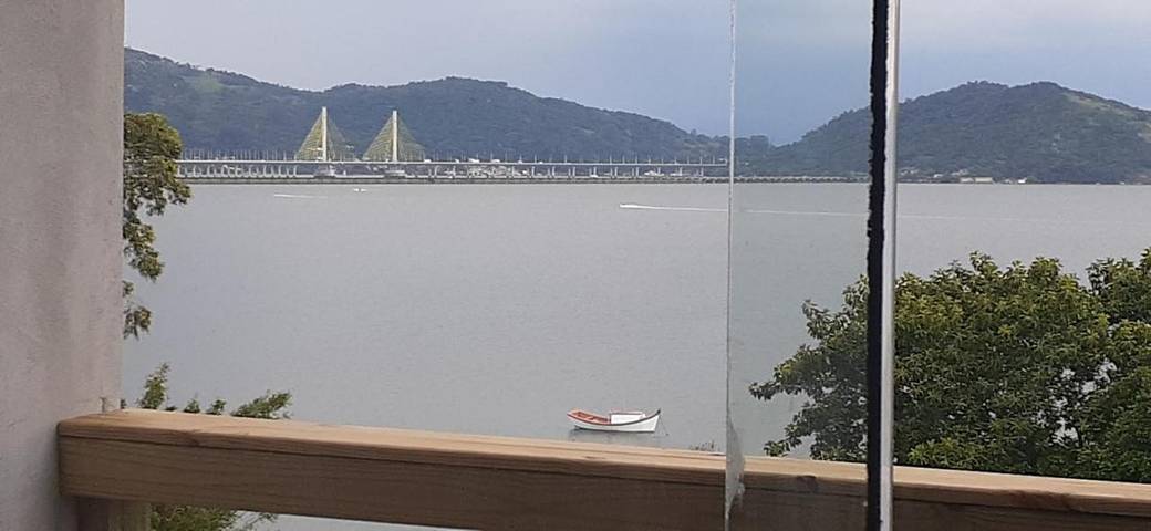 Casas e apartamentos de temporada para 4 pessoas, com vista para o lago e balcão e ainda vista em Laguna 