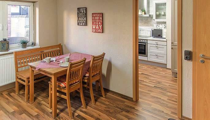 Ganze Ferienwohnung, 2-Bett-Ferienwohnung Dusche/Wc, Balkon in Hillesheim, Vulkaneifel