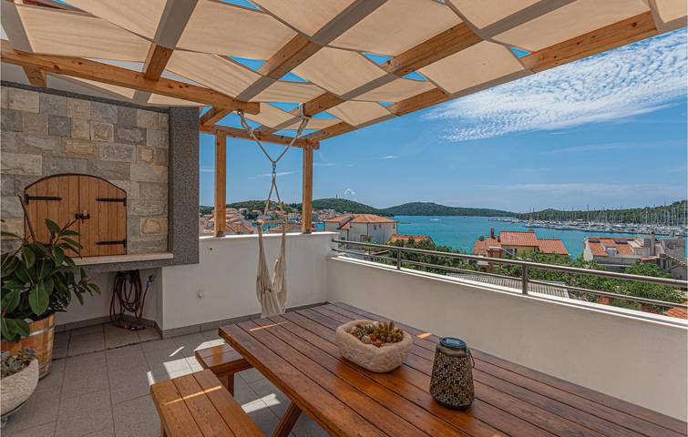 Ferienwohnung für 4 Personen, mit Terrasse und Garten in Rogoznica