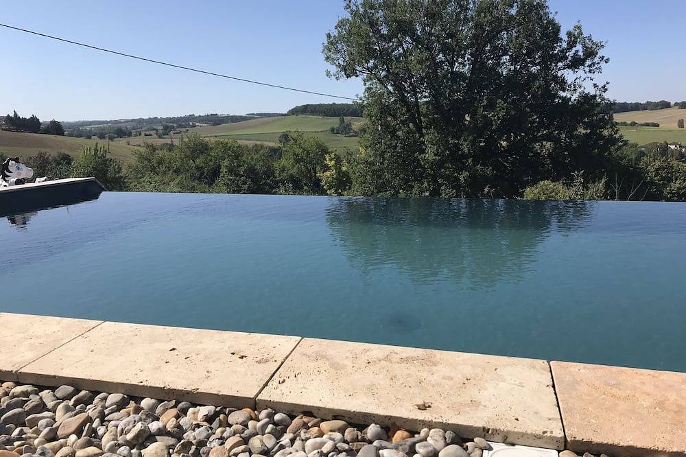 Gîte piscine & panorama in Lavardens, Gers