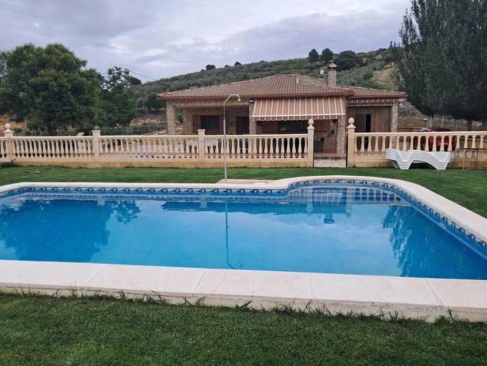 Casa rural para 6 personas, con jardín además de piscina y vistas, Se admiten mascotas en Montefrío