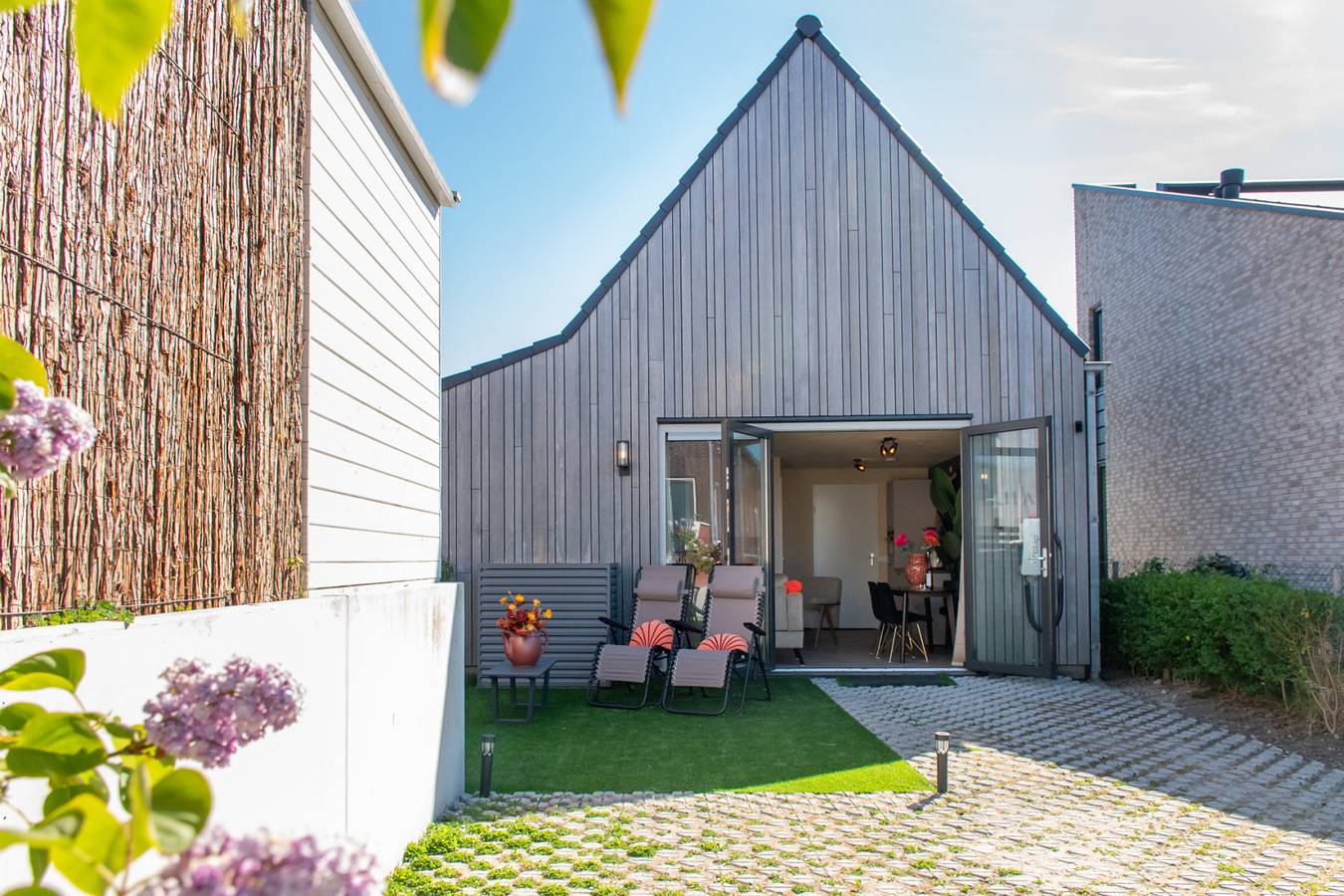 Charming 4-person holiday home in the heart of Domburg town centre in Domburgo, Walcheren