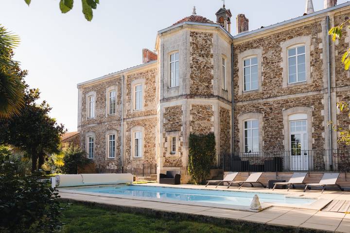 Chambre d’hôte pour 3 personnes, avec piscine et jardin à Mesnard-la-Barotière