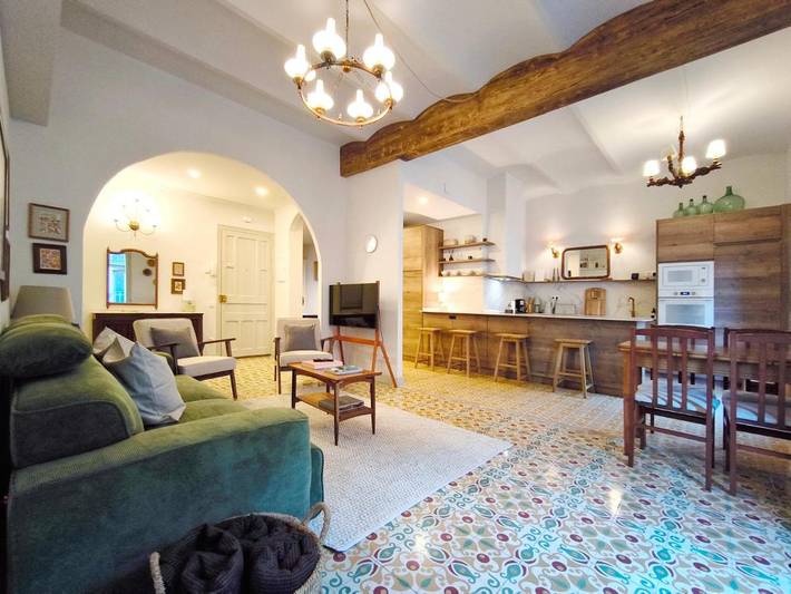 Gîte pour 8 personnes, avec Balcon ainsi que Terrasse et Vue à Campdevànol