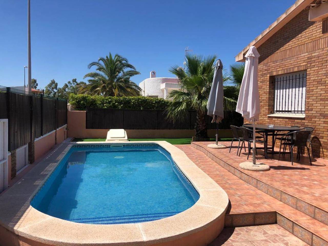 Casa de vacaciones 'M Angels' con piscina privada, Wi-Fi y aire acondicionado in Riumar, Delta del Ebro