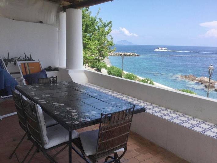 Appartamento per 5 persone, con panorama e terrazza, con animali domestici in Salina