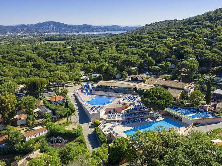 Bungalow pour 6 personnes, avec Jacuzzi et Terrasse ainsi que Bassin pour enfant et Piscine