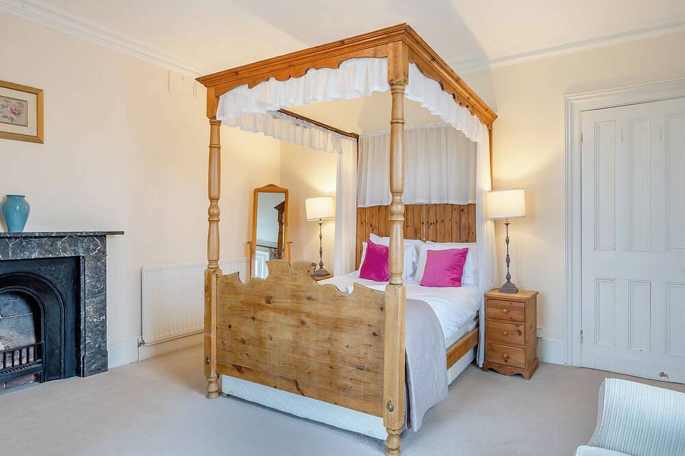 7 bedroom accommodation in Plush, near Piddletrenthide in Dorset