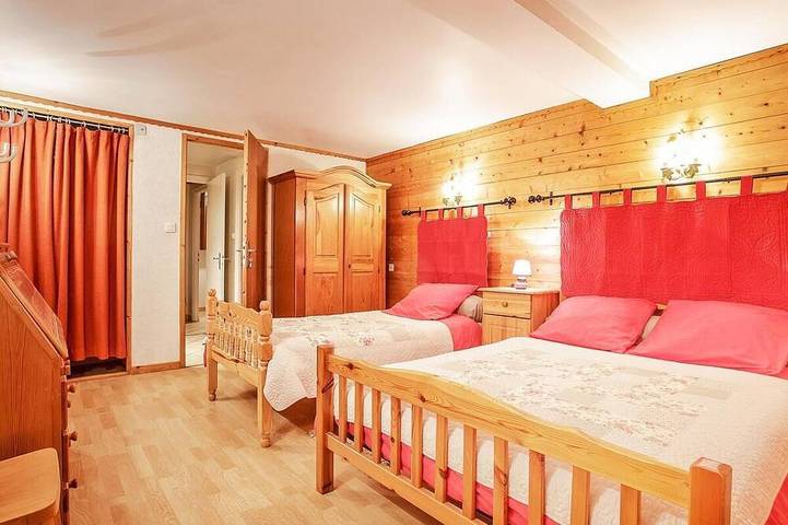Gîte pour 20 personnes, avec balcon ainsi que sauna et jacuzzi, animaux acceptés dans Office De Tourisme De La Chapelle D Abondance - 4