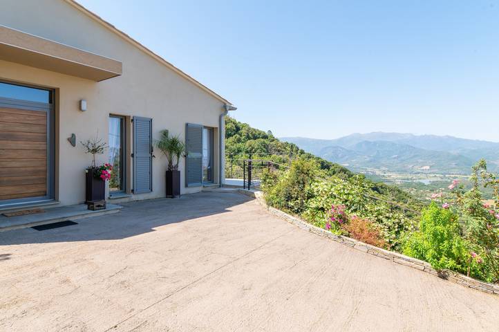 Chambre d’hôte pour 4 personnes, avec jardin et vue sur le lac dans Haute-Corse - 2