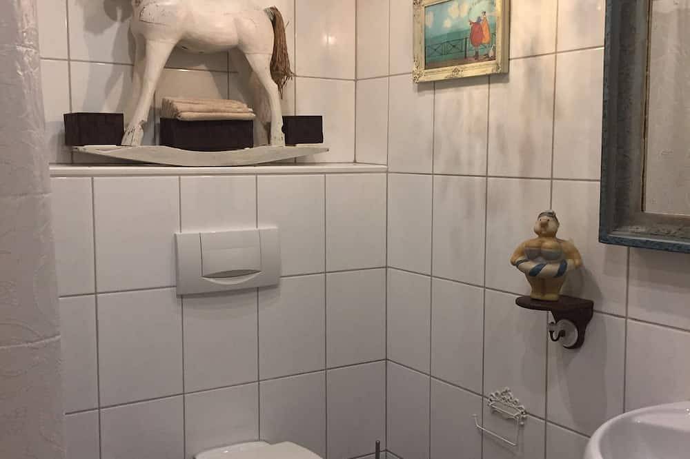 Ganze Wohnung, Le mignon. Kleine, gemütliche Ferienwohnung mit großer Terrasse im Grünen. in Illingen, Saar-Nahe-Bergland
