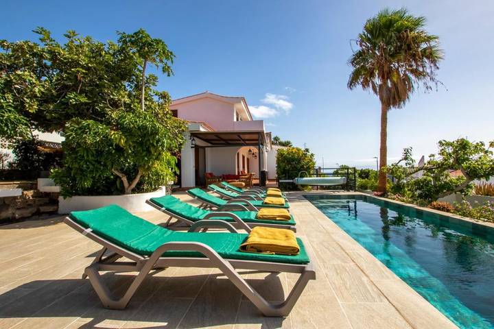 Villa für 14 Personen, mit Terrasse und Garten sowie Pool und Ausblick in El Rosario