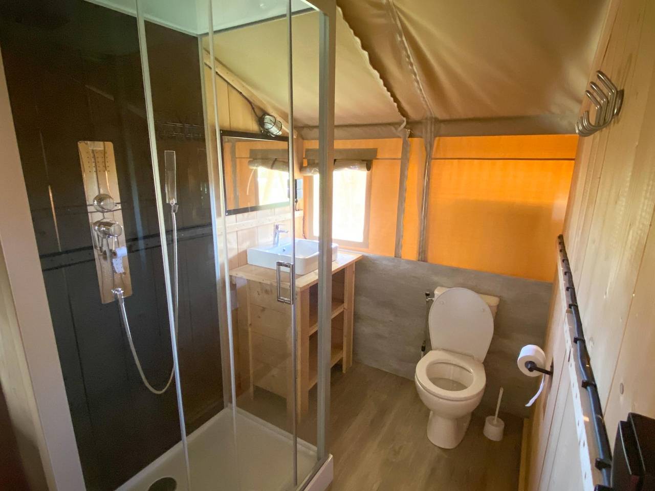 Geräumige Safarilodge in einer ruhigen Umgebung in Regio Zwolle
