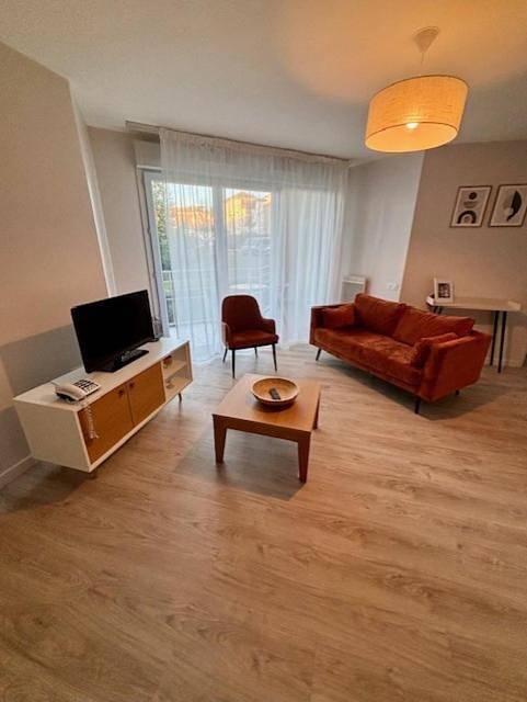 Location de vacances pour 2 personnes, avec vue et sauna ainsi que jardin et piscine à Panazol - 3