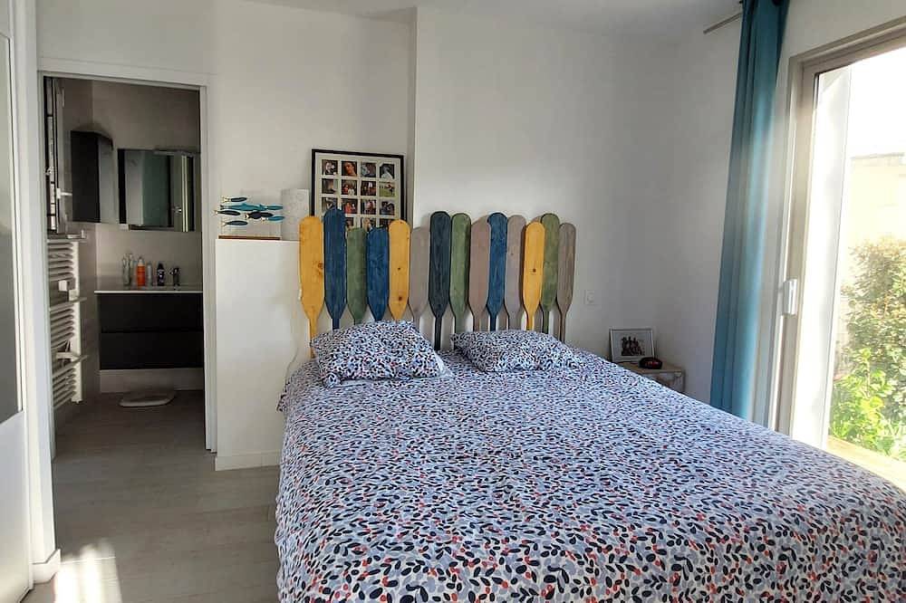 Villa située dans le quartier le plus prisé de Royan - à 1mn du marché du parc in Royan, Côte de Beauté