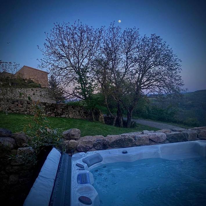 Maison de vacances pour 4 personnes, avec Jacuzzi et Terrasse ainsi que Jardin et Vue