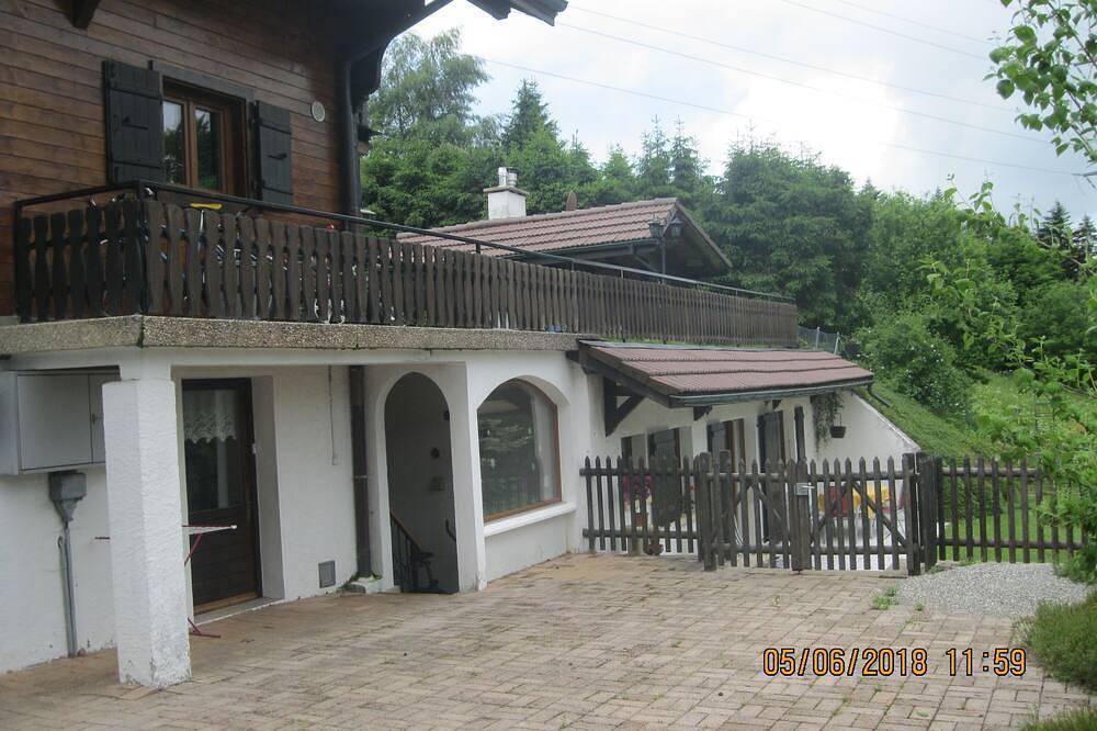Geräumiges Chalet mit Terrasse in Châtel-Saint-Denis, Kanton Freiburg