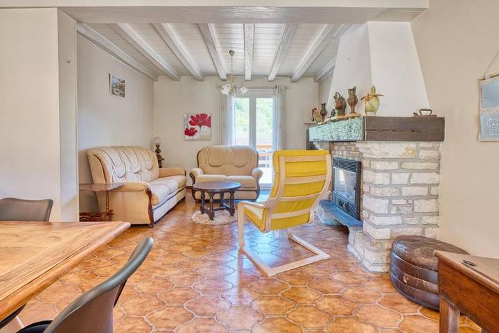 Maison d’hôte pour 8 personnes, avec terrasse à Saint-Laurent-sur-Manoire