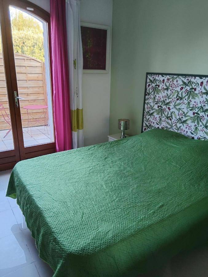 Chambre Parentale 1 in Roquefort-les-Pins, Côte méditerranéenne (France)