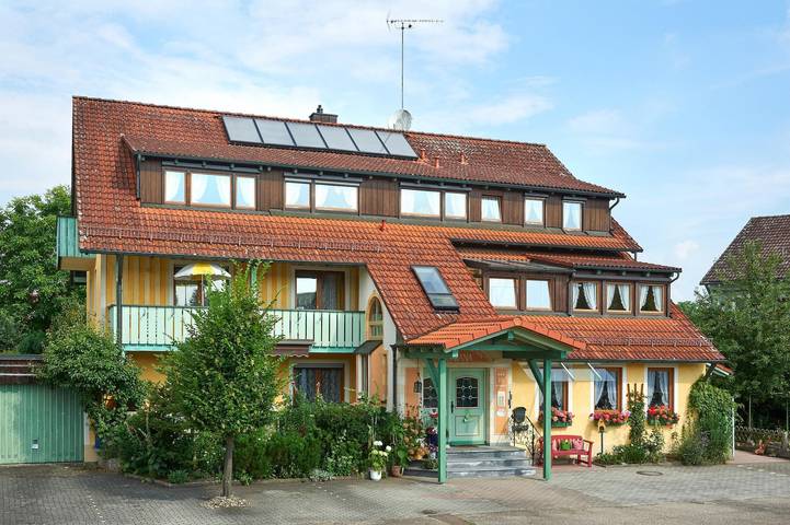 Ferienwohnung für 3 Personen, mit Balkon und Balkon/Terrasse sowie Terrasse und Garten in Bad Gögging - 2