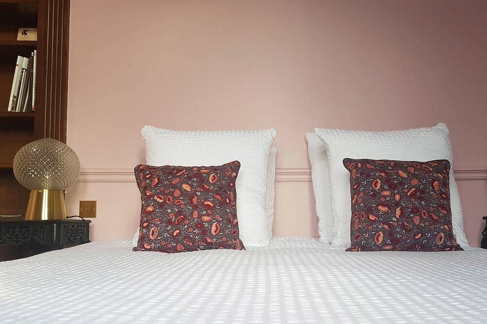 La Suite Rose du Château de Bonneau in Suèvres, Région de Blois