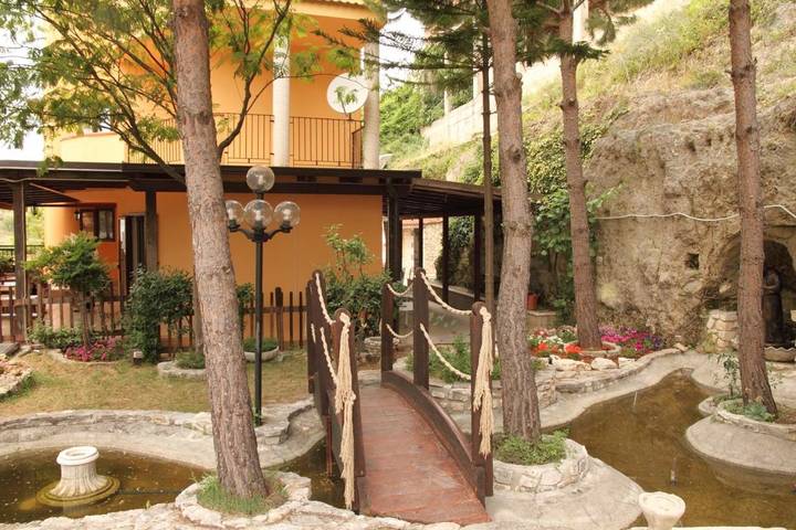 Location de vacances pour 2 personnes, avec terrasse ainsi que jacuzzi et jardin dans Rodi Garganico - 2