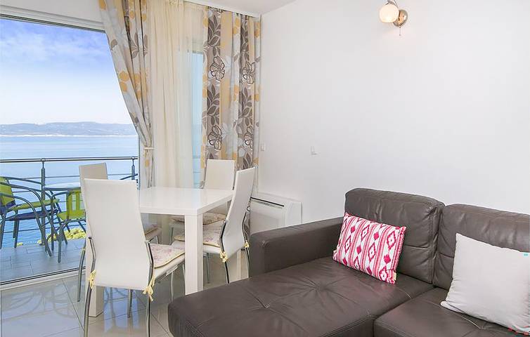 Ganze Ferienwohnung, Rückzugsort am Meer mit WiFi, AC, Parkplatz und Terrasse - 2,5 km zum Strand in Brela, Makarska Riviera