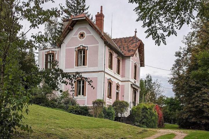 Location de vacances pour 13 personnes, avec Jardin à Chissey-en-Morvan