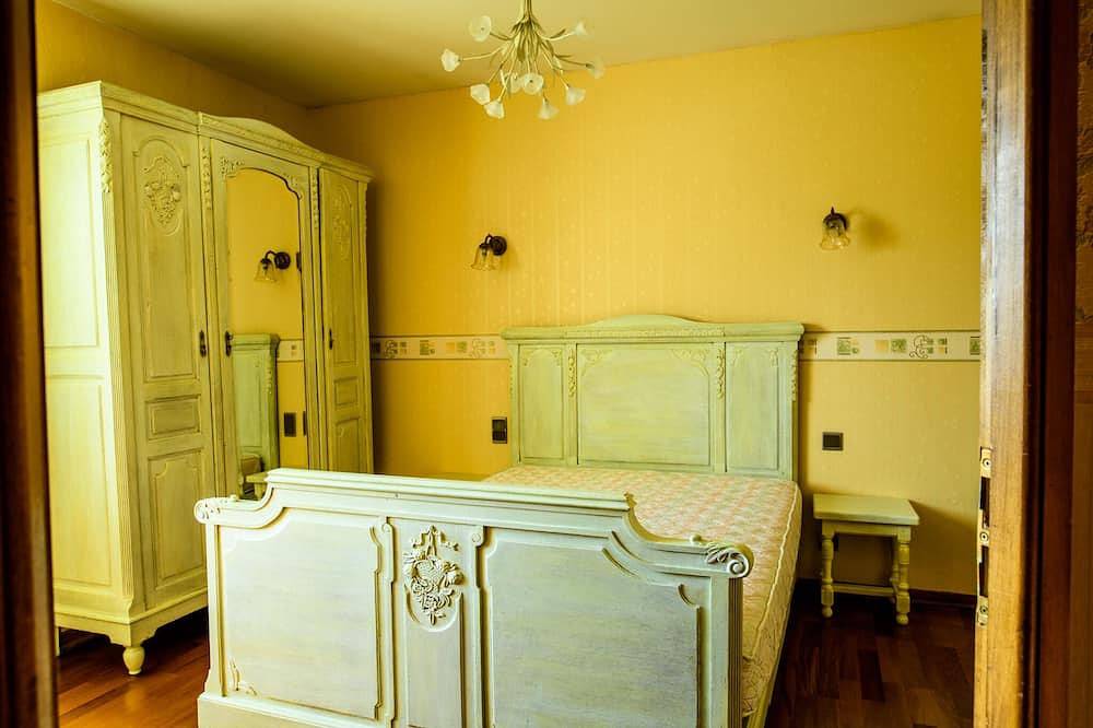 Gite de groupe tout confort ( piscine , spa, sauna, cuisine d'été ) et isolé in Gussainville, Verdun