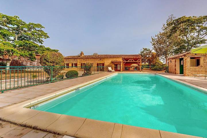 Location de vacances pour 6 personnes, avec jardin à Saint-Pierre-d'Eyraud