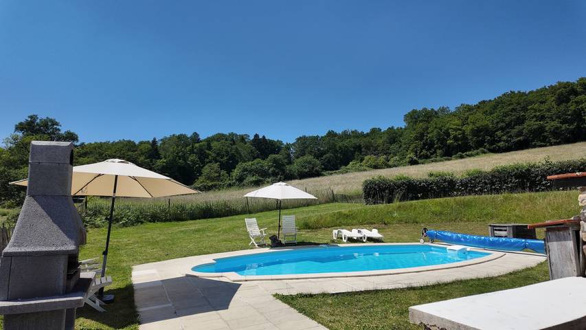 Casa vacanze 'Domaine De Bellac - Le Triangle' con piscina privata, terrazza e Wi-Fi in Roussines, Parco naturale regionale di Périgord-Limousin