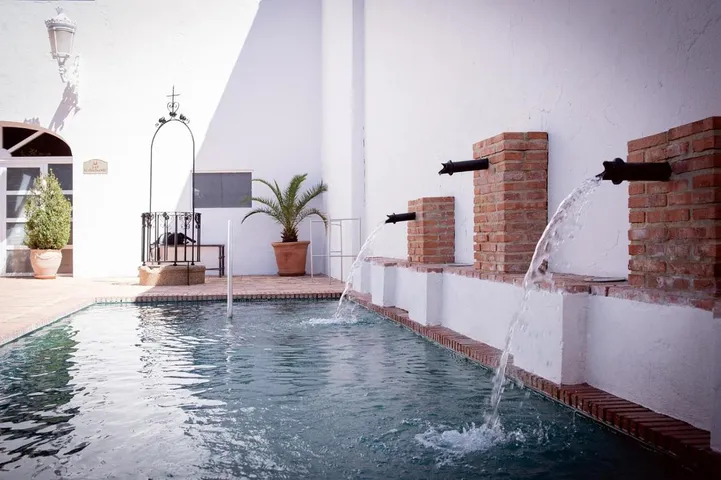 Hotel für 3 Personen, mit Terrasse und Ausblick sowie Pool - 1