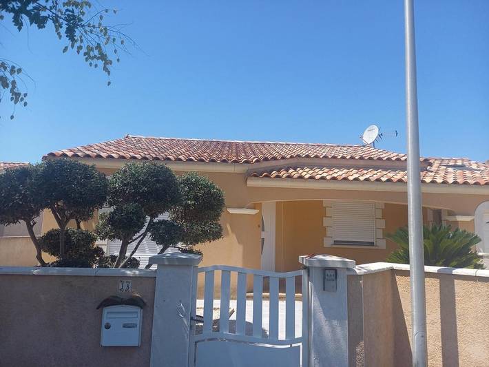Villa für 4 Personen, mit Terrasse und Garten sowie Ausblick in Vias