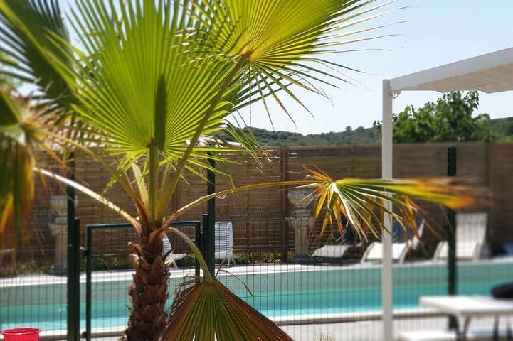 Location de vacances pour 8 personnes, avec jacuzzi ainsi que sauna et jardin à Sainte-Anastasie