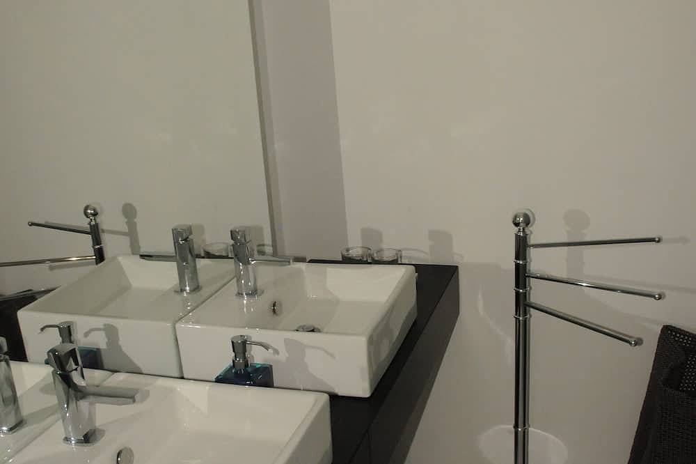 Ganze Wohnung, 1-Zimmer-Wohnung an der Algarve mit Blick auf die Ria und das Meer mit Garten und Pool in Fuseta, Moncarapacho e Fuseta