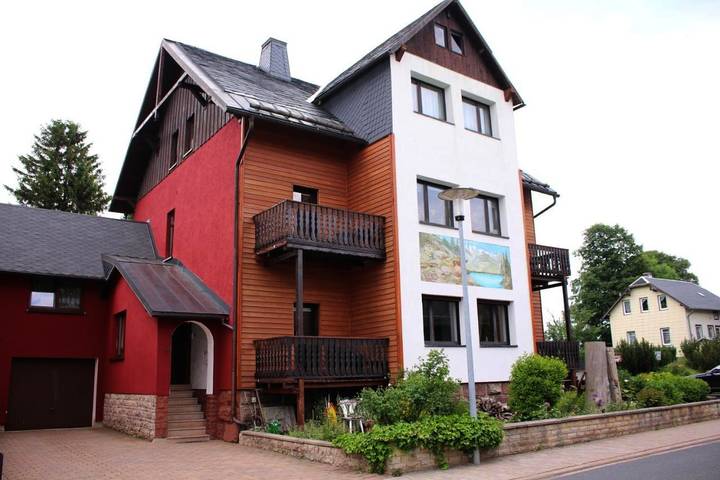 Ferienwohnung für 8 Personen, mit Terrasse und Garten sowie Ausblick in Oberhof