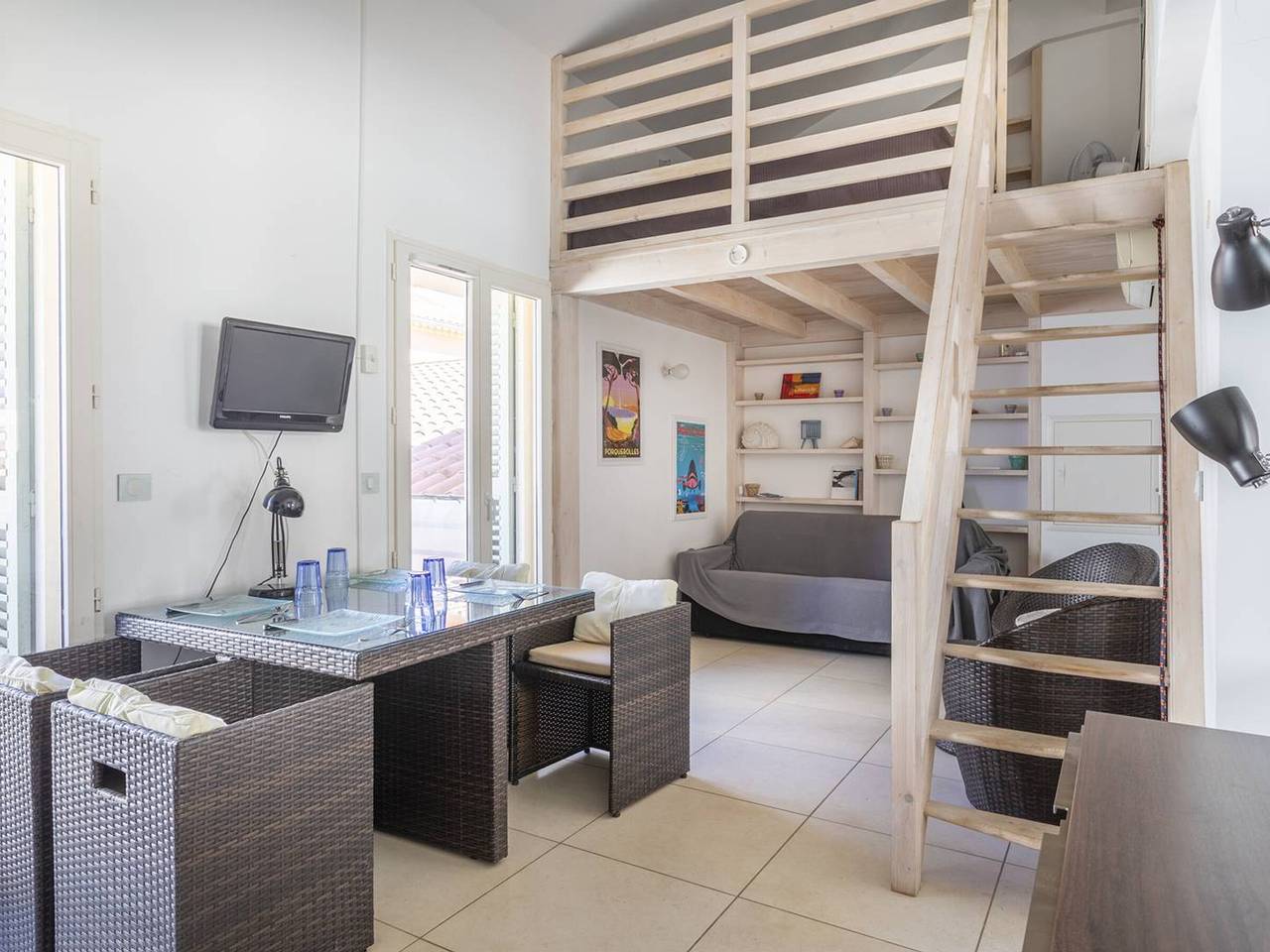 Entire studio, Mezzanine apartment near the sea - 4 guests in Hyeres, Mediterranean Coast (France)