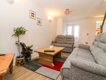 Home for 6 People in North Yorkshire, Photo 3