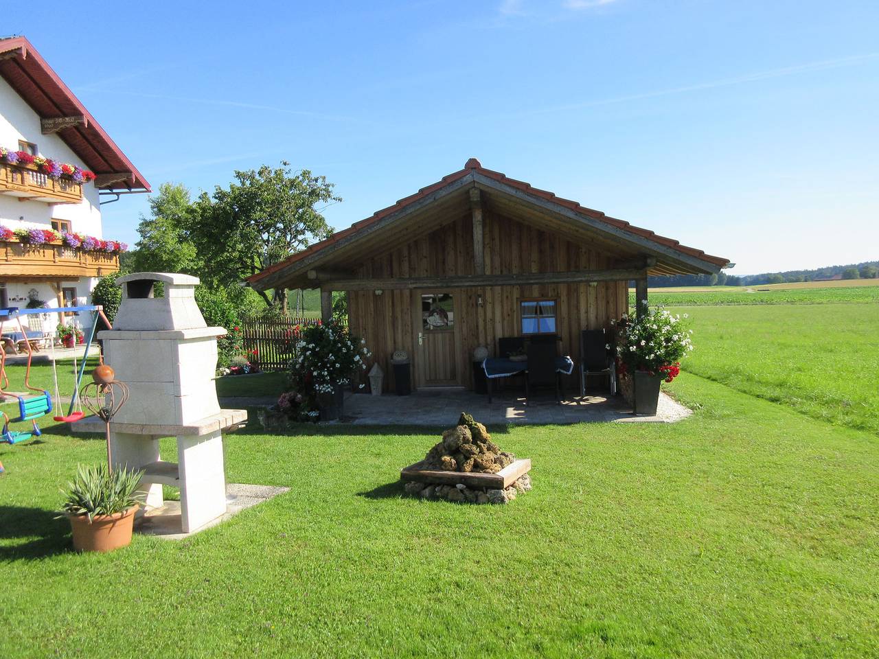 Ganze Ferienwohnung, Feichtlhof - Ferienwohnung Abendsonne bis 5 Personen, Balkon, 51 qm in Taching am See, Rupertiwinkel