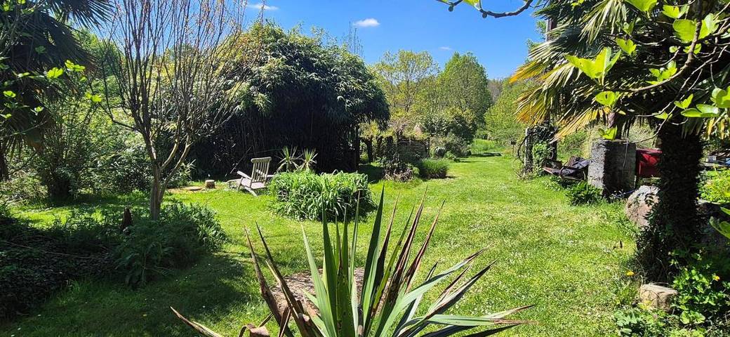 Location de vacances pour 8 personnes, avec vue et piscine ainsi que sauna et jardin, animaux acceptés à Troche - 2