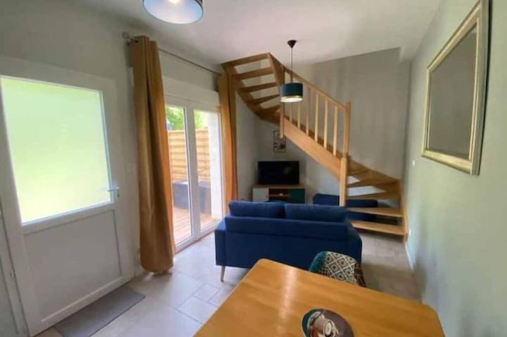 Gîte pour 2 personnes, avec piscine ainsi que jardin et terrasse à La Rivière - 4